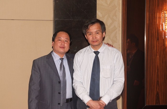 中国太阳能之父黄鸣先生与郭录升总经理探讨科技对企业的推动力量并为本公司带来了多项技术支持
